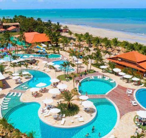 Imagem aérea de hotel all inclusive.